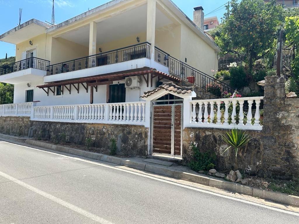 Lazari * Himara